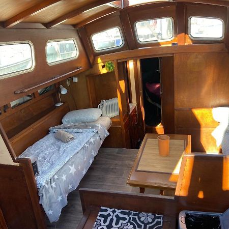 Fantastic Sailing Boat To Sleep In Barcelona Exterior photo