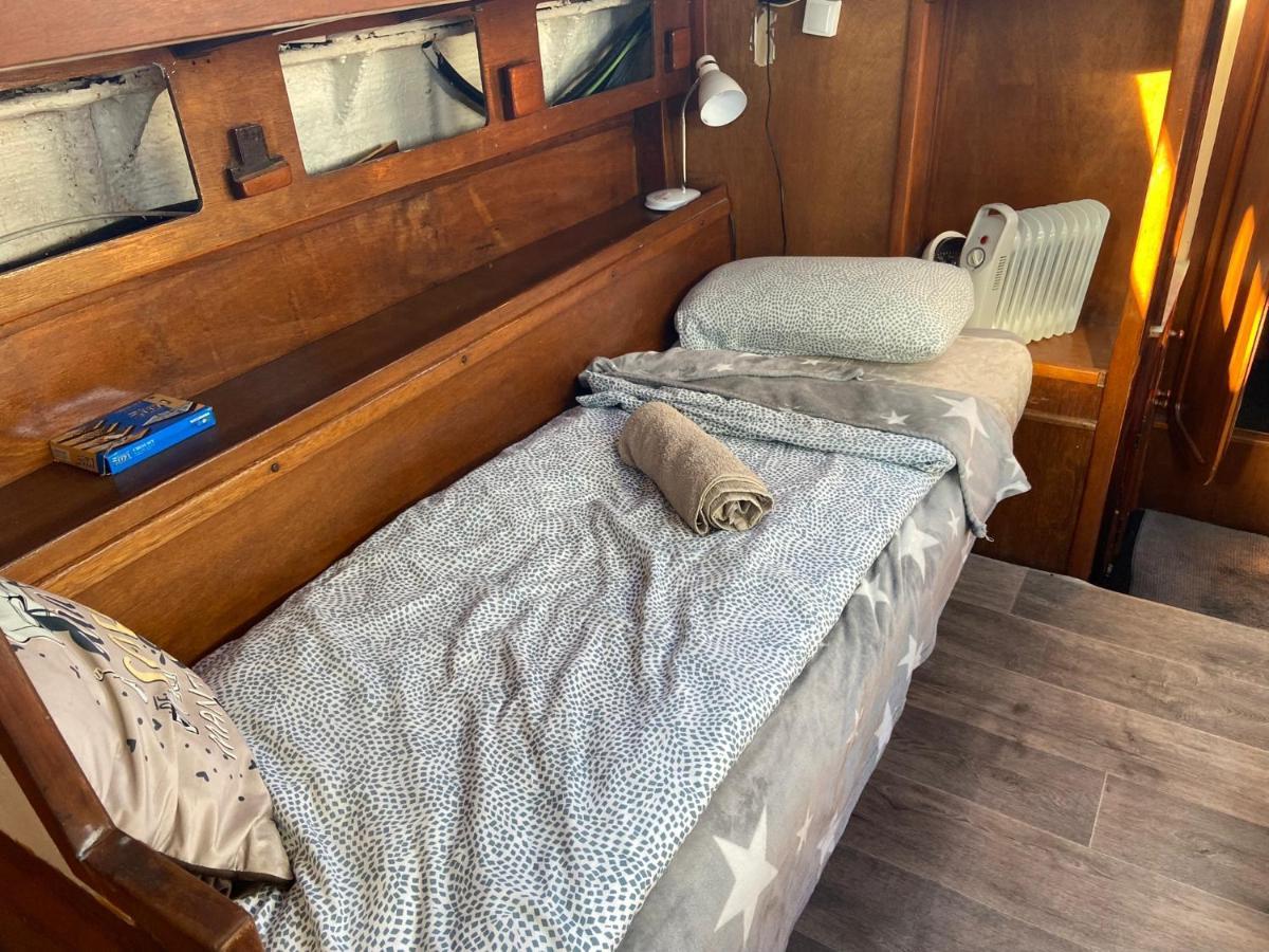 Fantastic Sailing Boat To Sleep In Barcelona Exterior photo