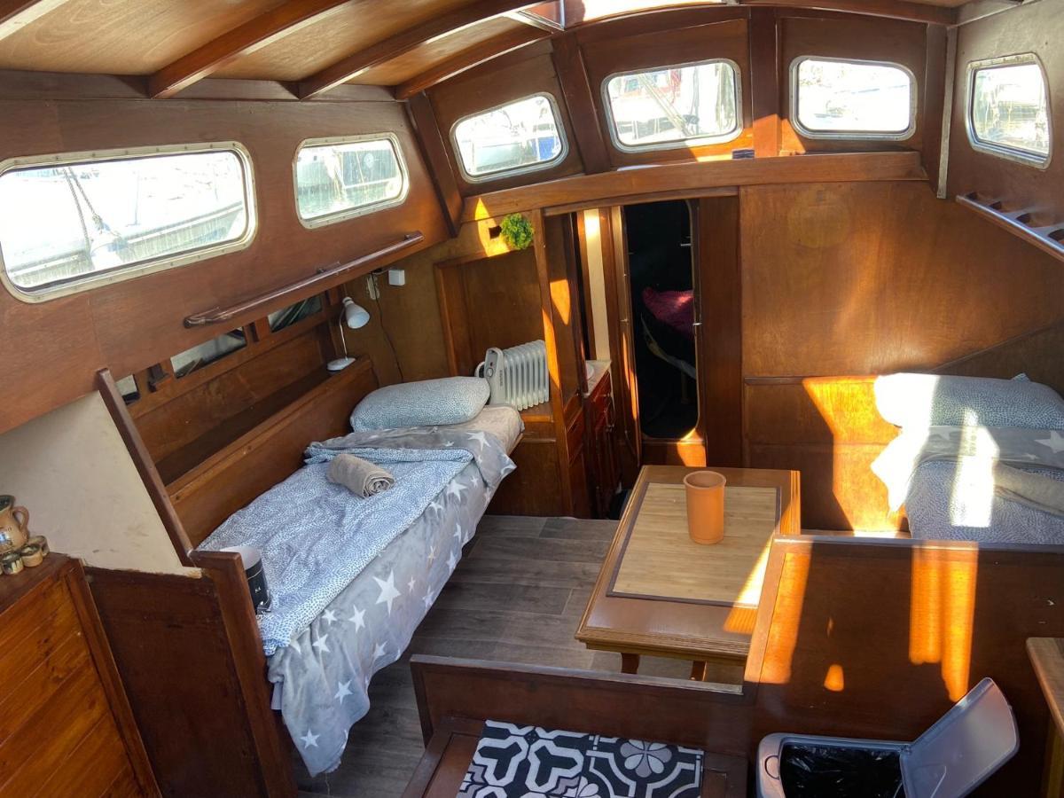 Fantastic Sailing Boat To Sleep In Barcelona Exterior photo