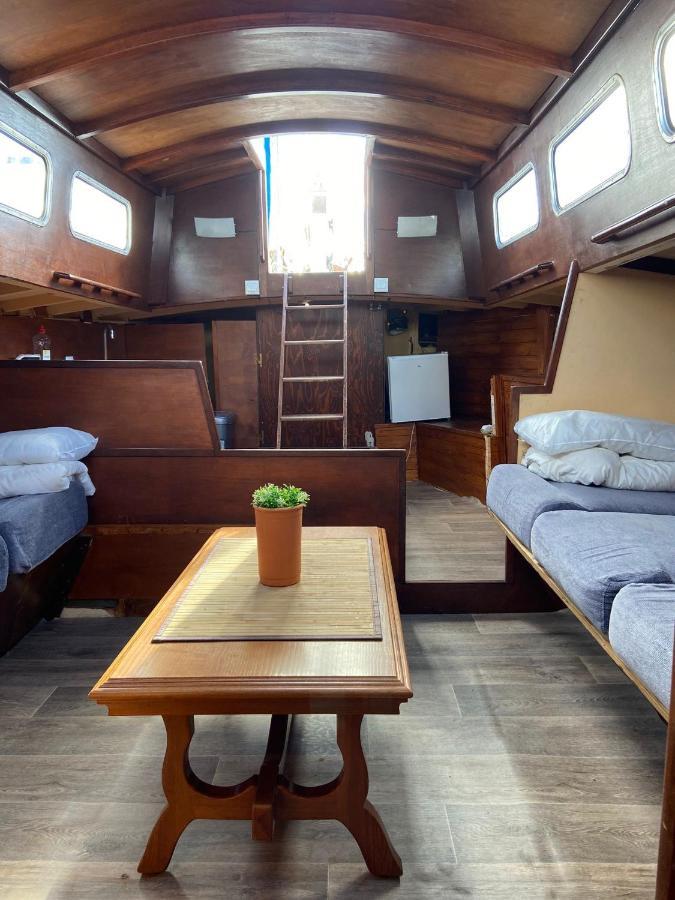 Fantastic Sailing Boat To Sleep In Barcelona Exterior photo