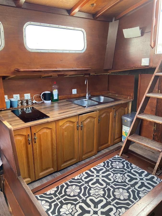 Fantastic Sailing Boat To Sleep In Barcelona Exterior photo