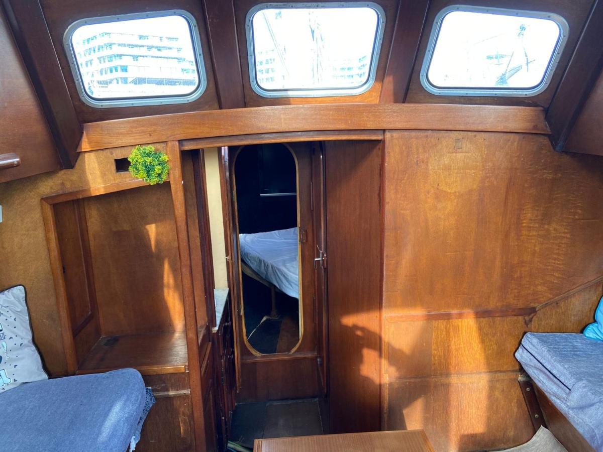 Fantastic Sailing Boat To Sleep In Barcelona Exterior photo